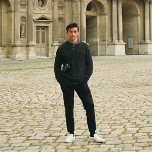 Mens Uniqlo smart dress pants. Size SM. Black